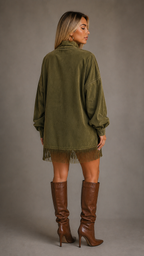 Vestido cuello alto con dobladillo