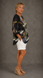 Blusa Elegante con Estampado de Aves en Vuelo