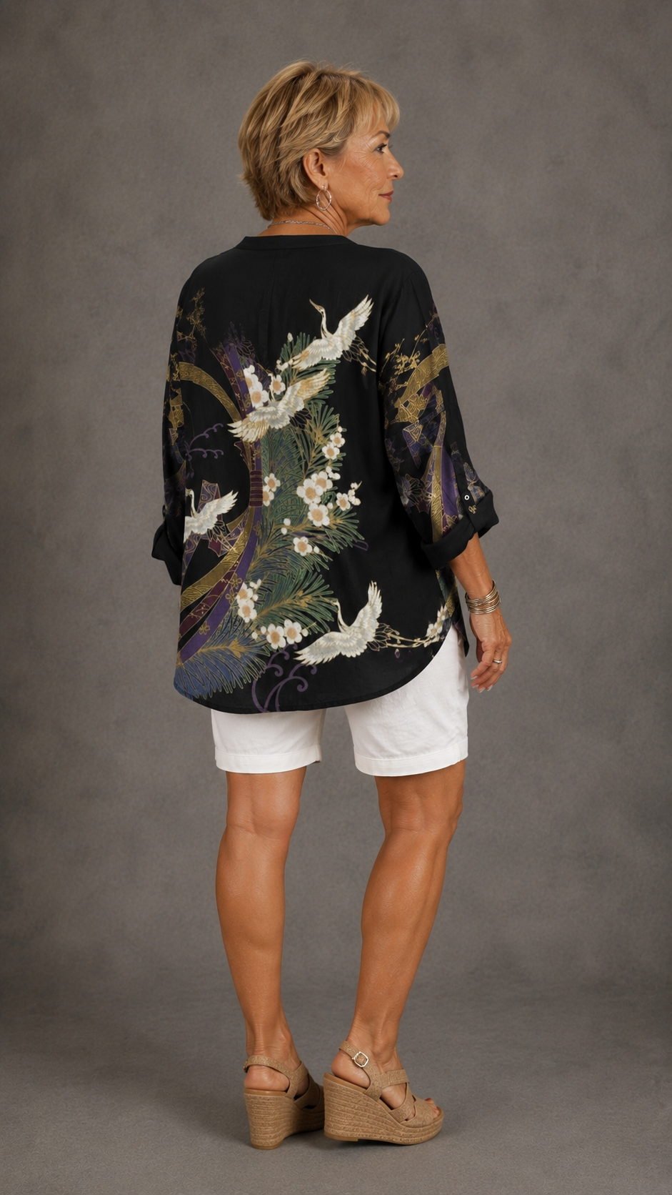 Blusa Elegante con Estampado de Aves en Vuelo